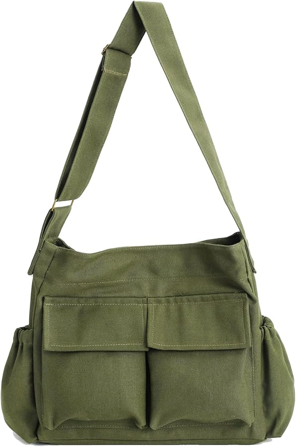 グリーンの大容量クロスボディバッグ